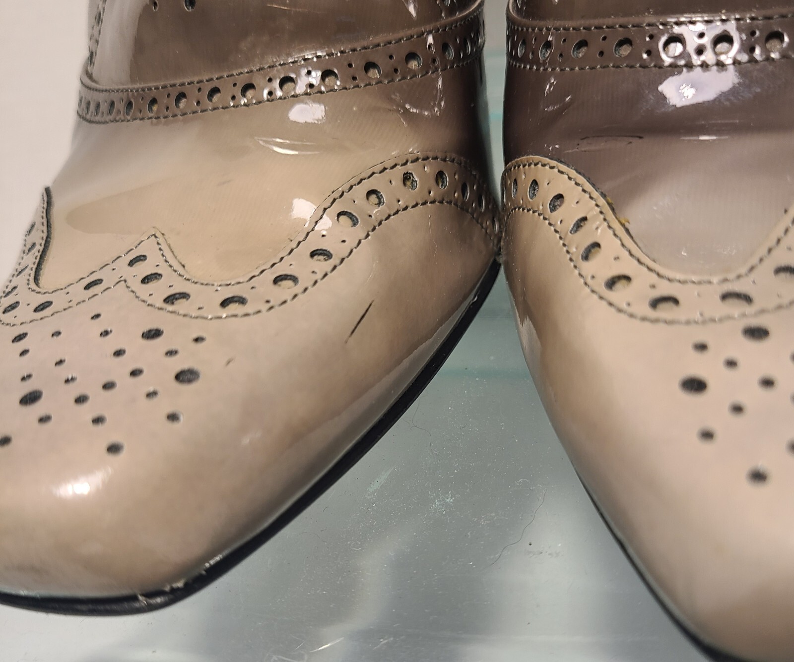 Stuart Weitzman Gray Patent Leather Oxford Style Pump w/buckle Sz 7 (38)