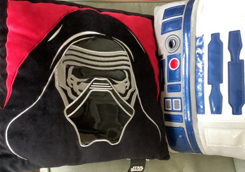 Star Wars classic Grid 7 Piece Twin Bet SetIncludes Reversible ComfortSheet Set. - Picture 3 of 10