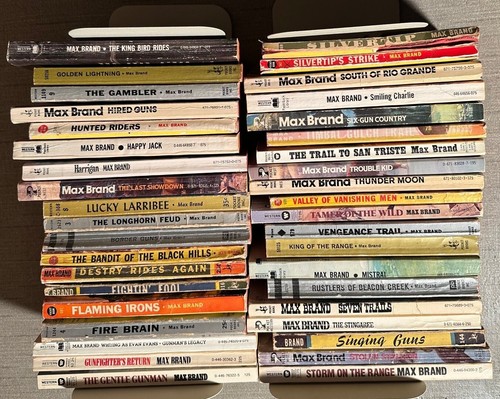 Konvolut 39 Vintage Western Taschenbücher der Marke Max