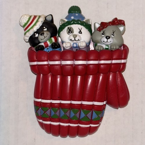 GIFTCO 4-Piece Three Kittens in Mitten Rubber Fridge Magnets Cat Christmas Cute