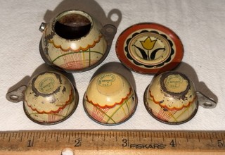 ANTIQUE 5X TIN LITHO TOY TEA SET DISHES OHIO ART MINIATURE TEAPOT SAUCER 3 CUPS