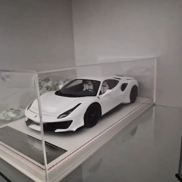 1:18 Scale Ferrari 488 Pista Resin Model Car