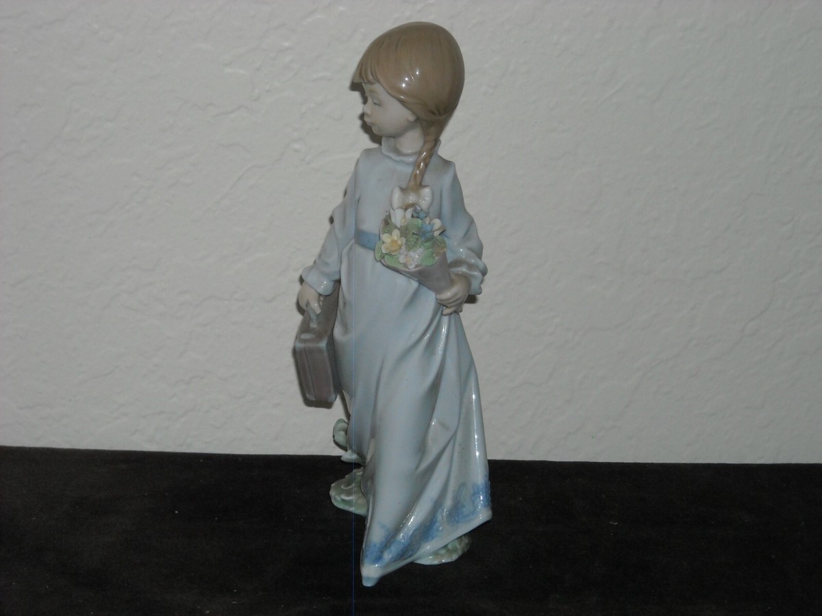 Lladro Figurine School Days #7604 Girl with Briefcase and Bouquet