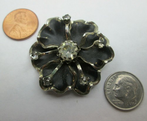 Vintage Rhinestone Flower Brooch Pin. One large and five small Rhinestones - Picture 5 of 5