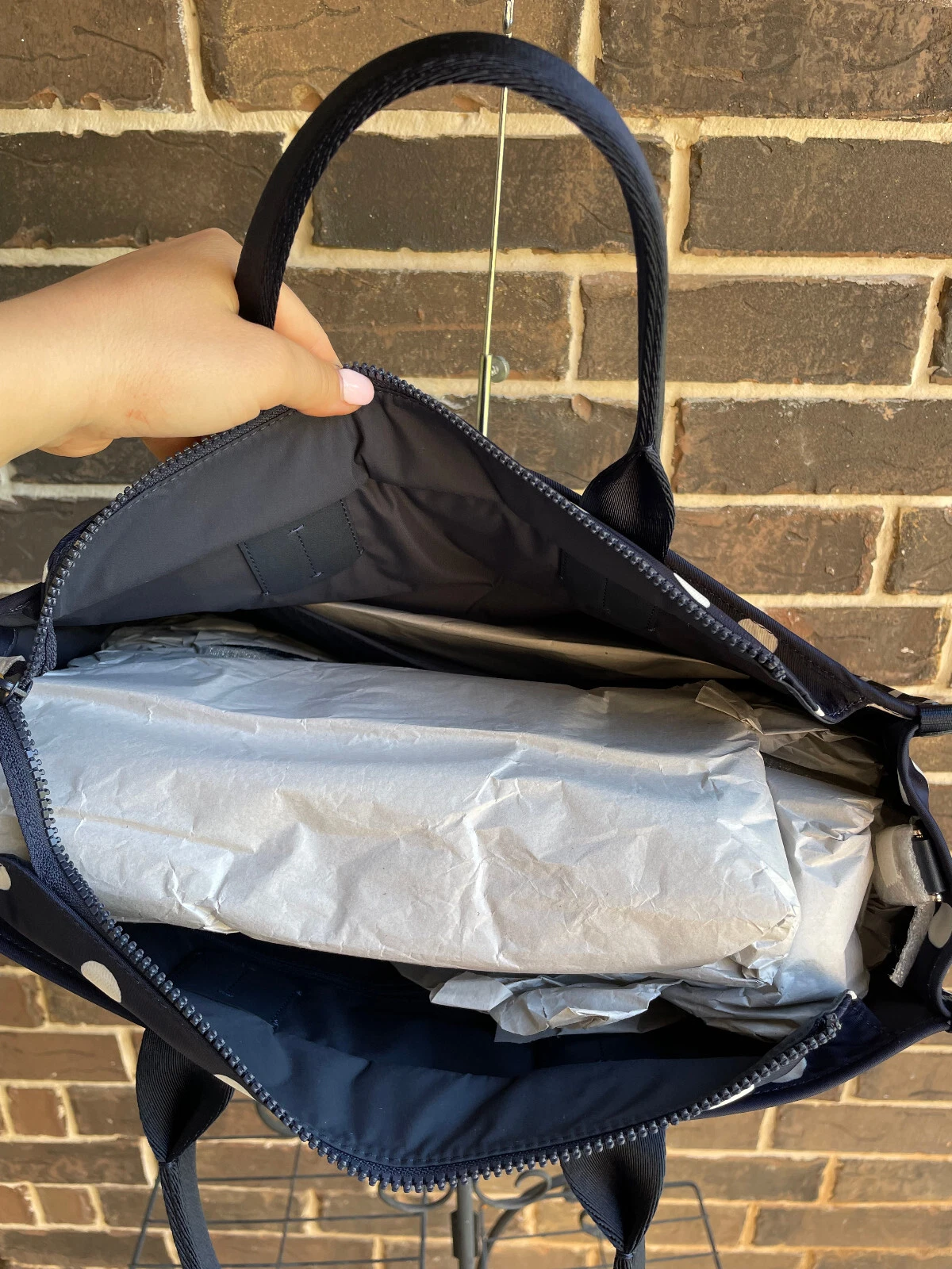 Borsa a pois nuova con etichette $258 Kate Spade XLarge PXR00463 Rich Navy Multi blu bianco