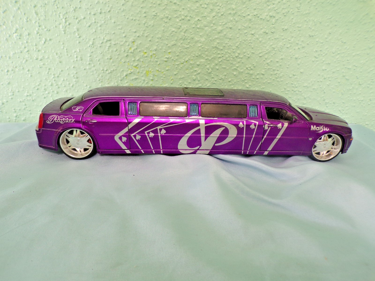 Maisto Playerz Chrysler 300C　jada toys 1/24 Maisto Playerz 2005 Chrysler 300C Hemi Limousine purple