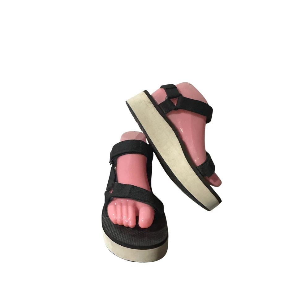 Sandalias de plataforma universales de forma plana Teva para mujer talla 8 gancho y bucle negras  Foto 3 de 4