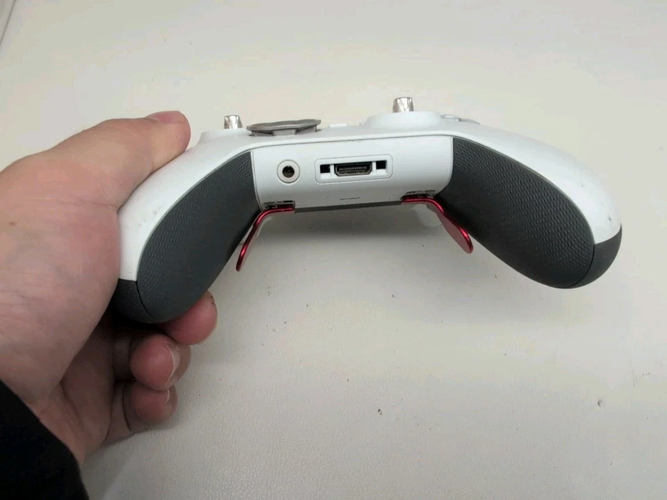 Xbox One Series 1 Elite Controller White (No Thumb Stick & Battery Cover) Read - Image 4 of 4