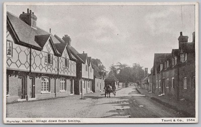 HURSLEY Dorf unten von der Schmiede, Hampshire Postkarte von Spott #2564 unbenutzt