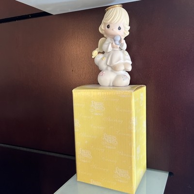 Precious Moments 4004679 A Loving Heart Is Forever Angel Figurine 2005 Boxed