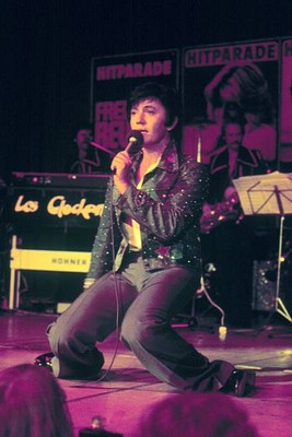 Rex Gildo performance ZDF ''Hit Parade'' Microphone Stage Band 1970s Old Photo