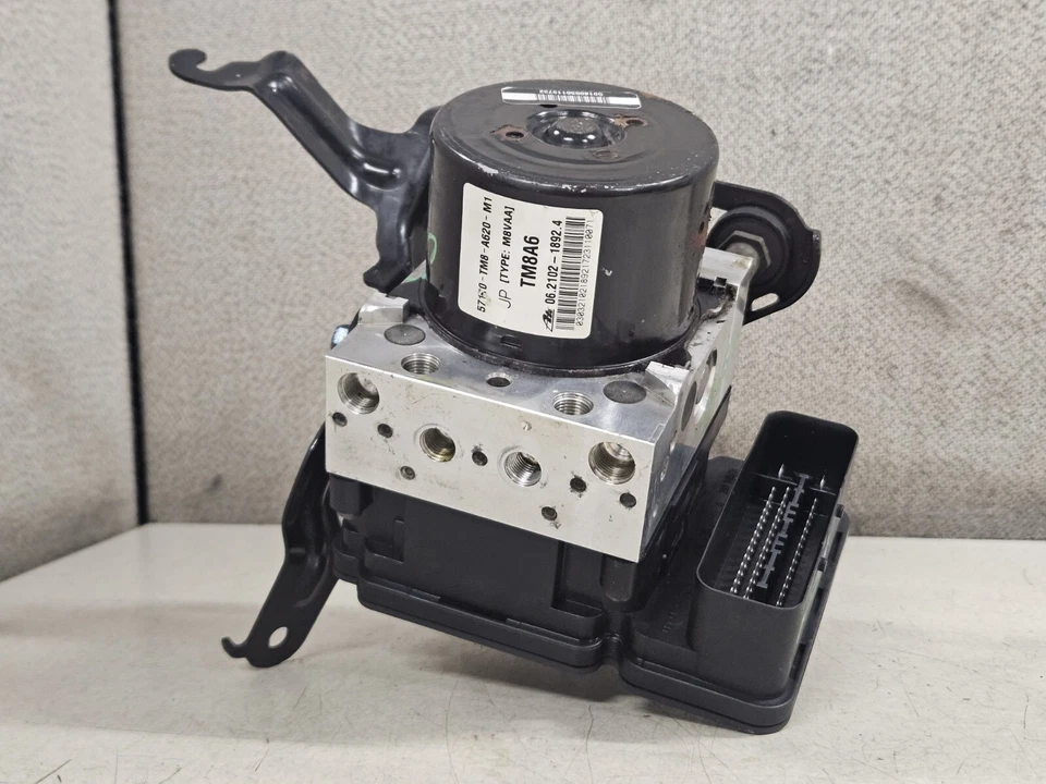 2012 2013 2014 Honda Insight ABS Brake Pump Modulator Assembly 57110-TM8-A620-M1 - Image 4 of 4