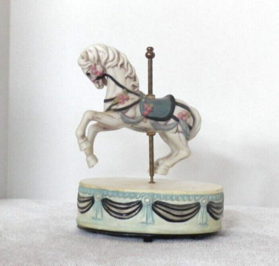 Beautiful Carousel Horse Music Box ''Some Day My Prince Will Come'' READ DESC