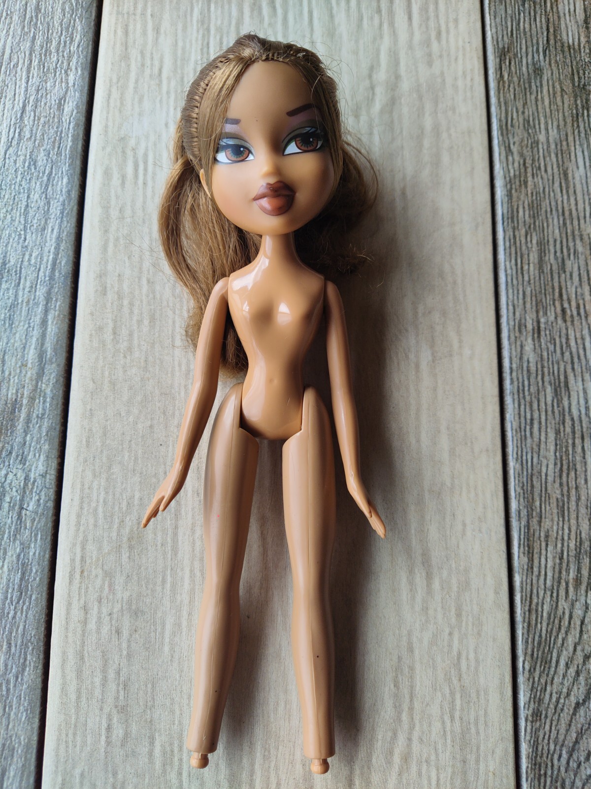 Bratz Doll MGA Fashion Doll Vintage Yasmin BROWN HAIR BROWN EYES 2001