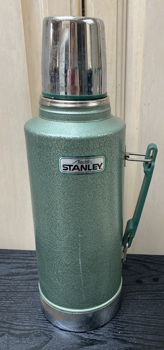 VINTAGE STANLEY ALADDIN HALF GALLON 64 OZ VACUUM THERMOS BOTTLE MINT GREEN