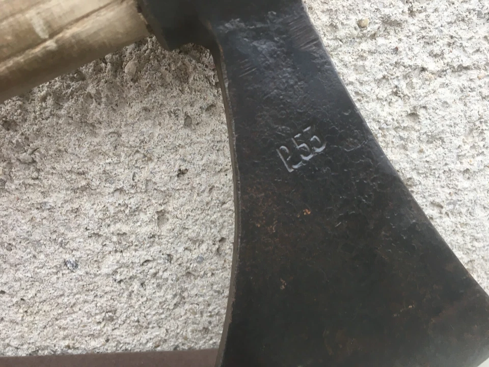 Ancienne hache / Bret / Fer forgé  / Outils tranchants / Outils anciens - Photo 2/4