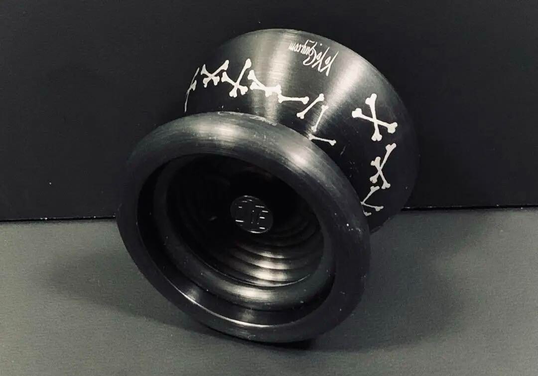 スポーツトイ・アクショントイ Dif-e-yo CROSS BONES LIMITED EDITION Dif-E-Yo Cross Bones Yo-Yo Super Rare Limited Edition