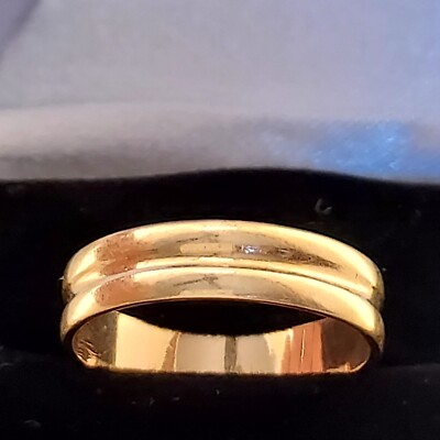 Stylish Vintage 14k Yellow Gold Special Wedding Band. Size 6-1/4. Width 4mm. 