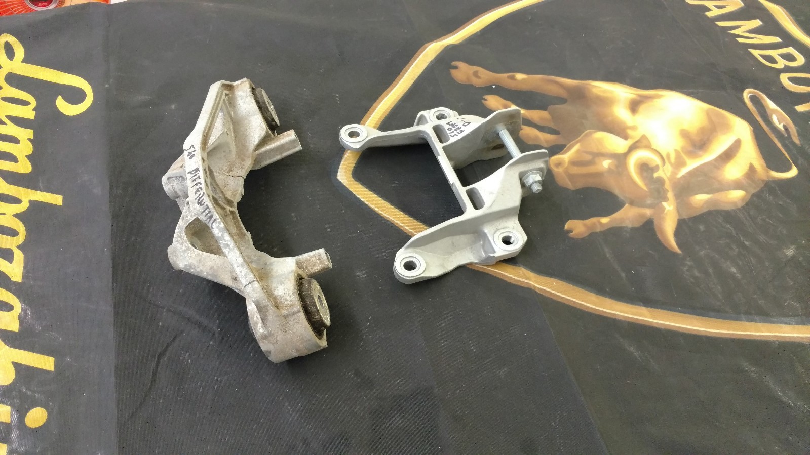 LAMBORGHINI GALLARDO LP560 DIFFERENTIAL BRACKET MOUNT OEM  420599285 420599288 