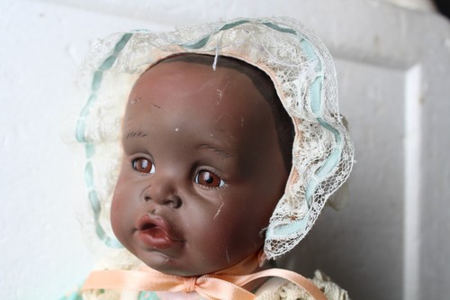Muñeca Panda Baby Porcelana Negra 12" 9916k Pelo Negro Ojos Soplados Firmada - Imagen 2 de 5