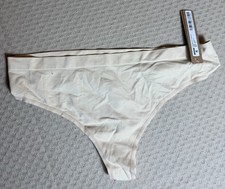 NWT SKIMS Soft Smoothing Seamless Thong - Size M. Color - Sand