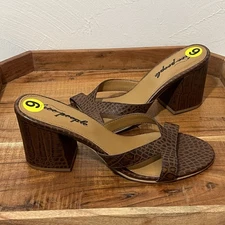 Free People Charlie-V Block Heel Sandal Croc Embossed Leather  Size 9 EU 40