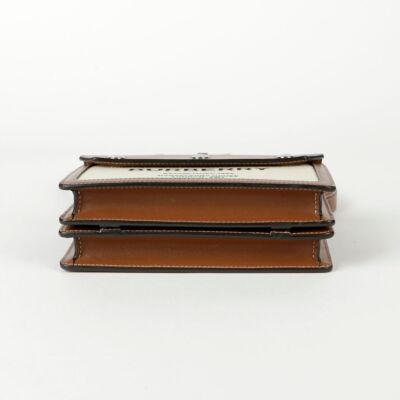 BURBERRY ロコハッチリハシフルスカフ 8079191 B7311 BURBERRY ロコハッチリハシフルスカフ 8079191 B7311 Horseshoe