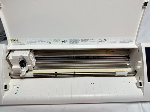 Silhouette Cameo 2 Electronic Die Cutting Machine - Picture 6 of 8