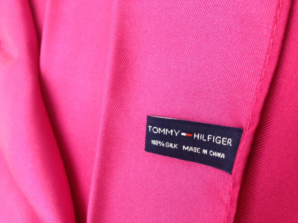 $125 Tommy Hilfiger Hombres Seda Rosa Traje Pañuelo Sólido Clásico Bolsillo Cuadrado Foto 3 de 3