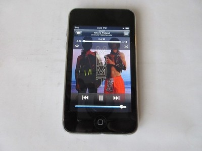 Apple iPod Touch 2nd Generation 16GB MP3 Music Player (1979songsMB531LL)