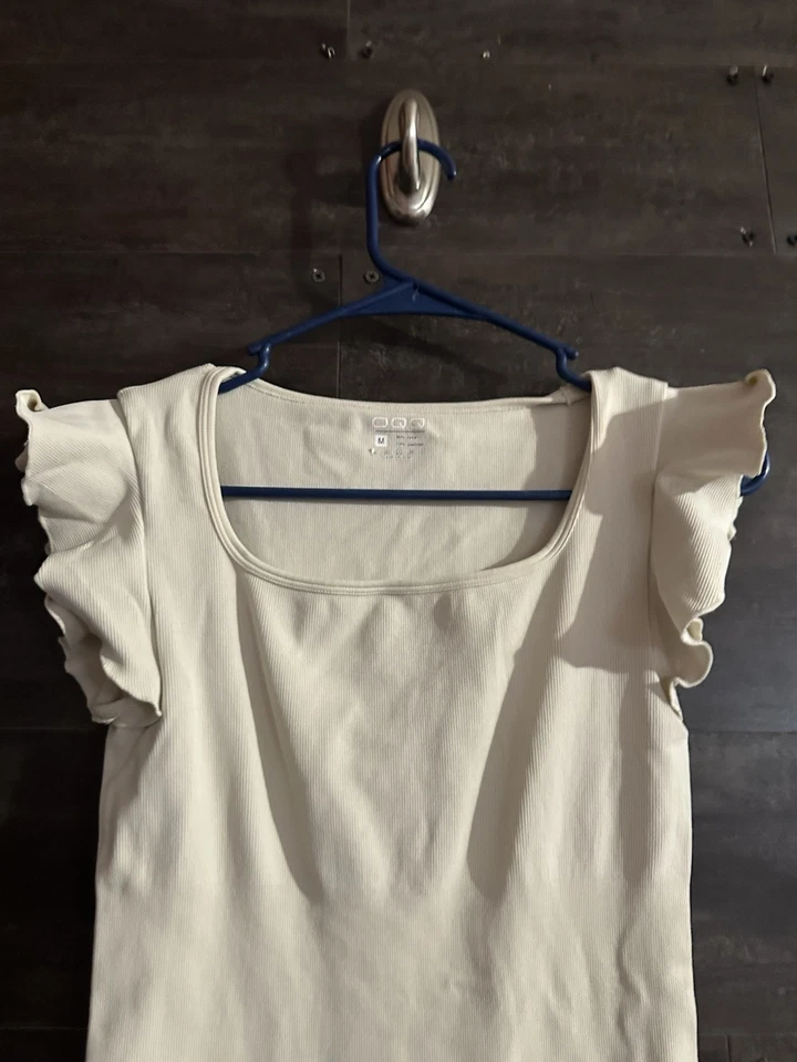 Mono Oqq para mujer mediano blanco roto acanalado cuello cuadrado Foto 4 de 4