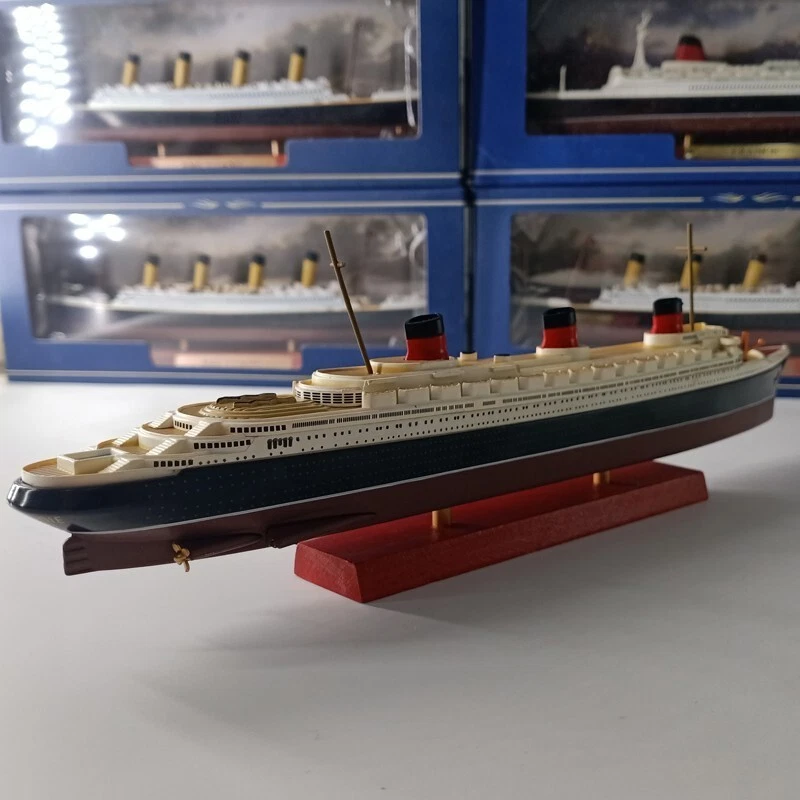 1:1250 Scale Alloy Diecast Normandie Cruise Ship Model Ocean Liner Collection - Image 4 of 4