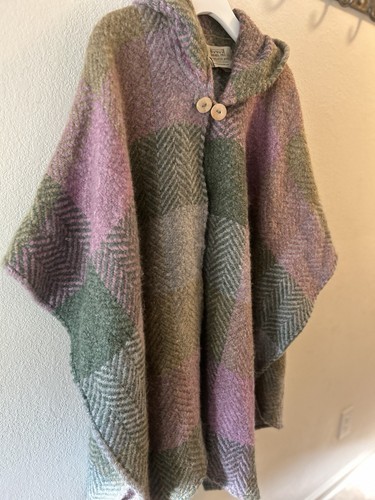 Aran Sweater Market Irish wool poncho cape with hood 70% wool made in Ireland - Picture 10 of 14