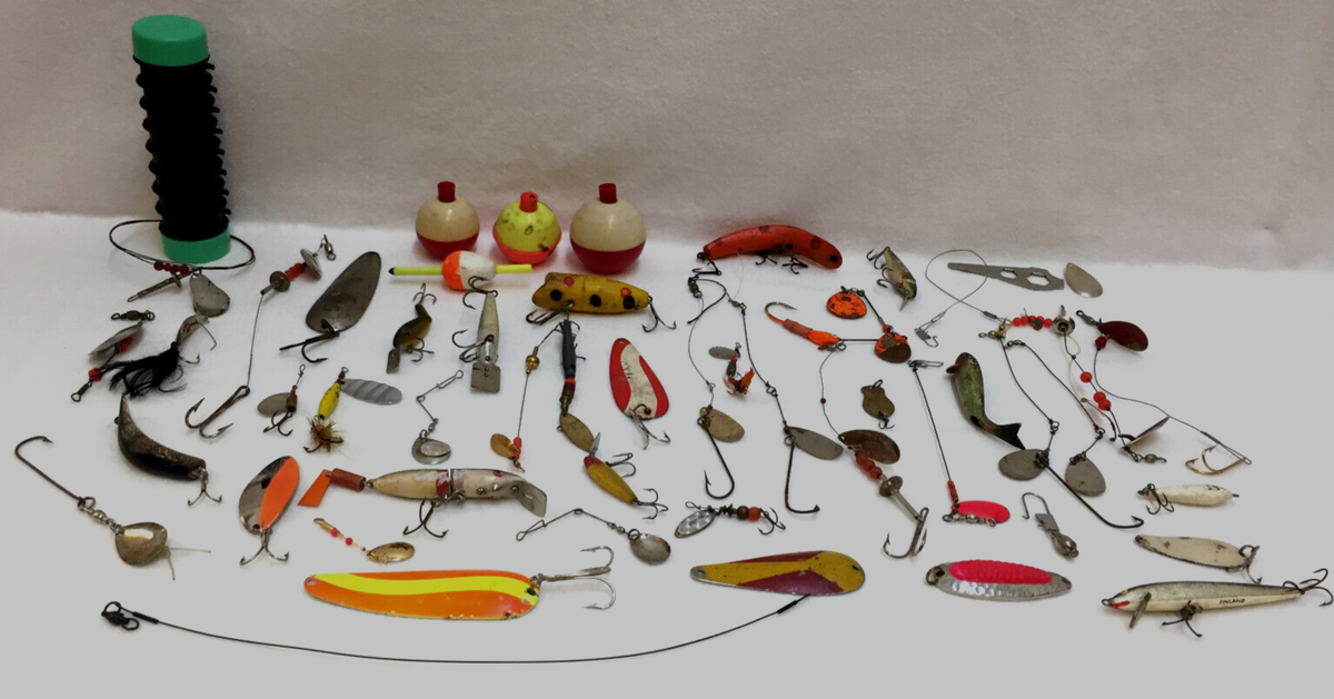 Vintage Fishing Tackle Leaders Hooks Tackle Buddy Spinners Bobbers
