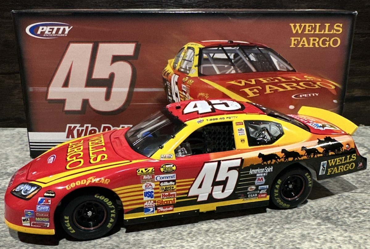 RCCA 2007 ダッジ・チャージャー　1/24 NASCAR 2007 KYLE PETTY #45 WELLS FARGO DODGE CHARGER 1/24 ACTION NASCAR