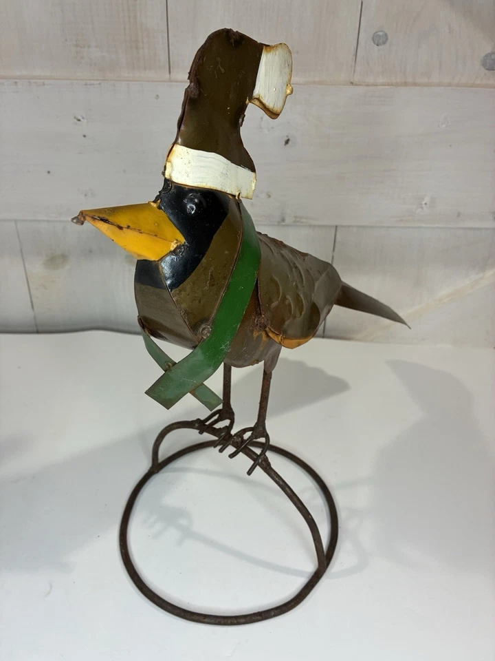 Escultura de metal pintada a mano pájaro rojo cardenal rústico soldado Santa sombrero de Navidad Foto 3 de 4