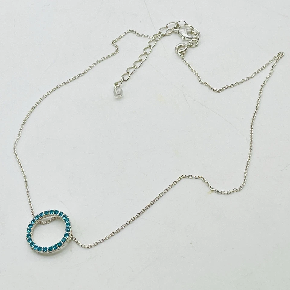 Collar Colgante Círculo Estrás Azul Avon Tono Plata Estampado NRT 18" Foto 3 de 4