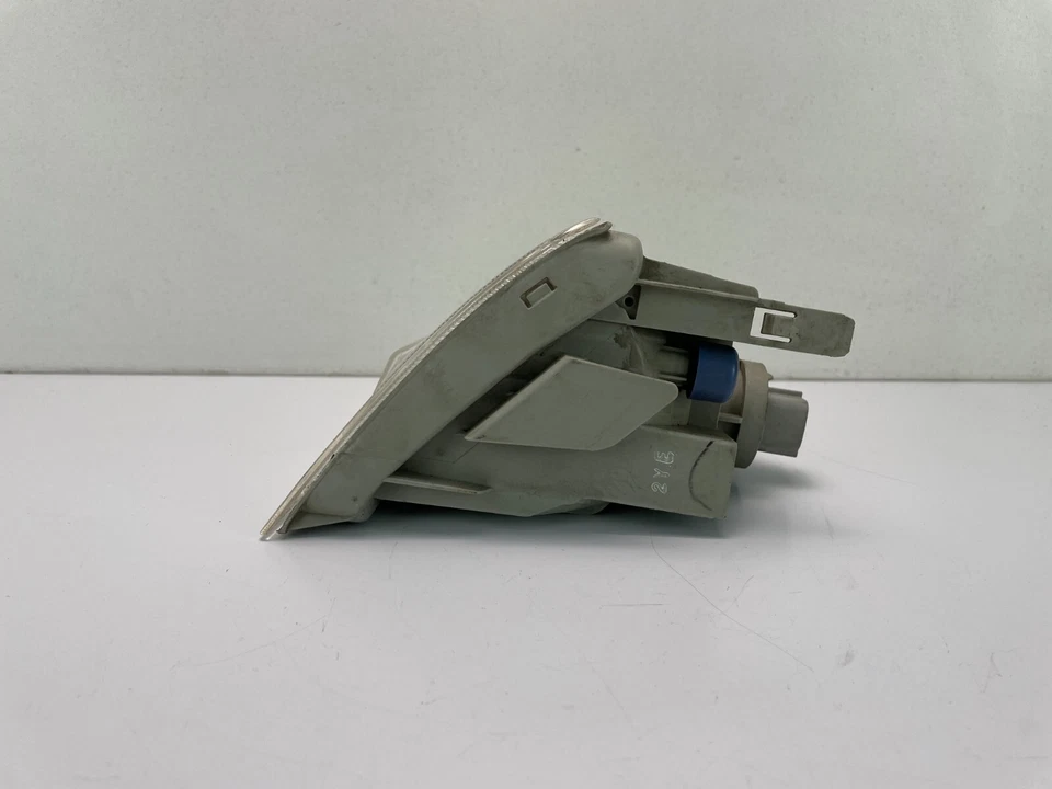 Toyota Prius C 2012 luz intermitente de estacionamiento lado izquierdo fabricante de equipos originales, 81520-52040 Foto 2 de 4