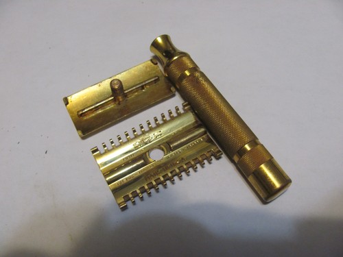 Rasoio di sicurezza vintage anni '30 Gillette manico grasso custodia ottone/oro e 1 lama - Foto 9 di 13