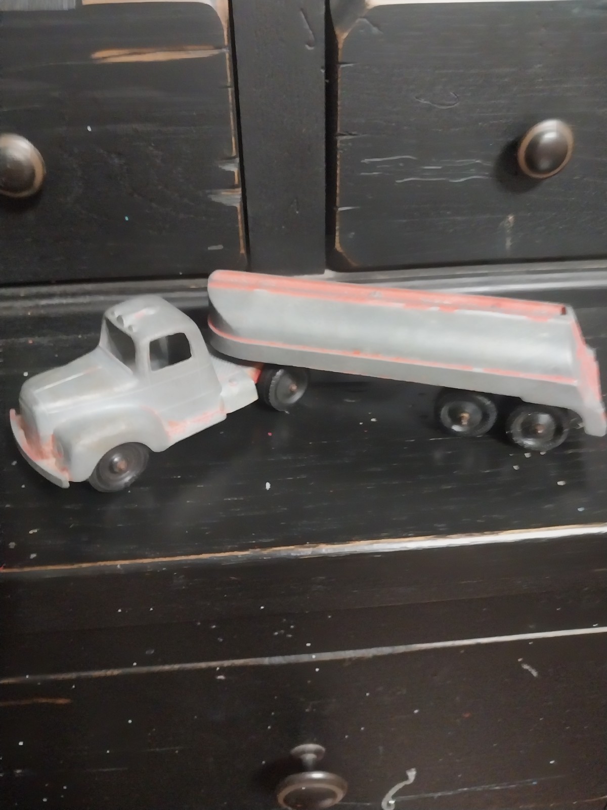 Tootsietoy Cast Metal Tanker Truck  - 40-50's ERA - USA MADE- Vintage Original