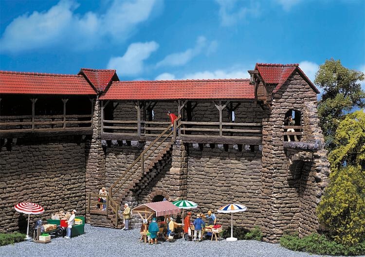 Maquette 2 tours-remparts Faller 130403 pour masquer les entrées de tunnel