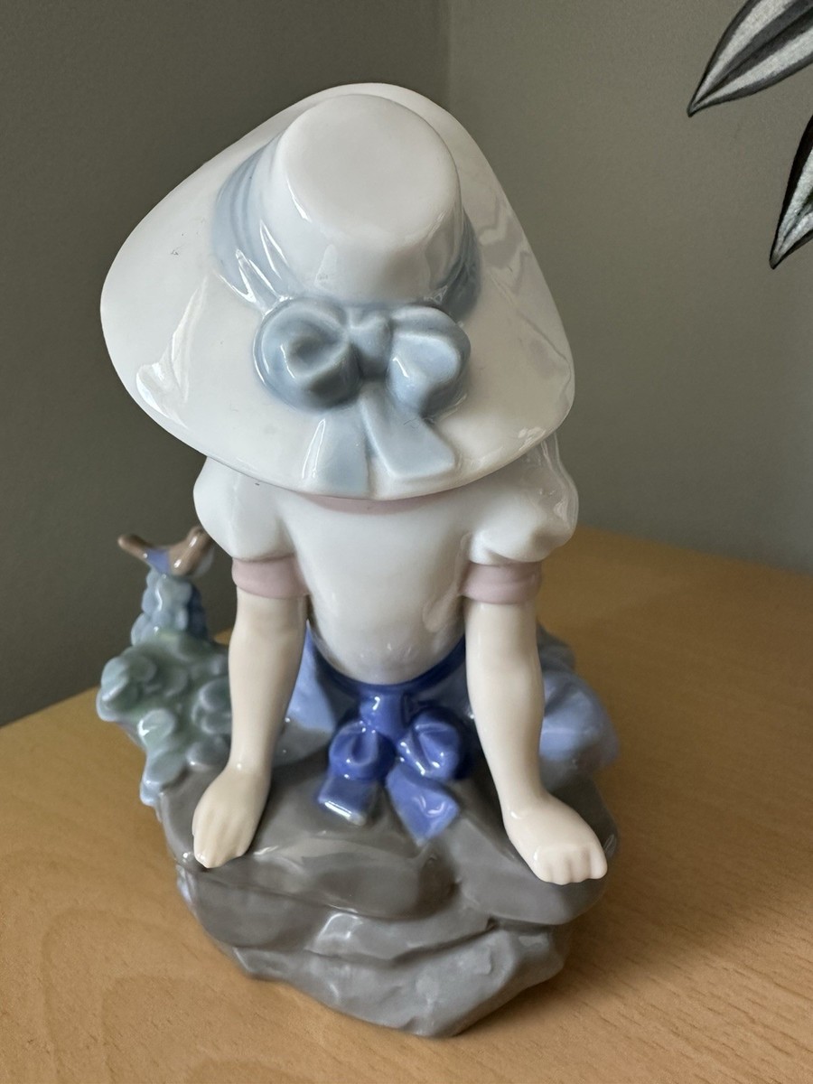 BEAUTIFUL NAO BY LLADRO 1042 