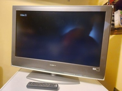 Sony KDL-32S2000 32''  LCD Television W/Remote & Rotating Stand Retro Gaming 