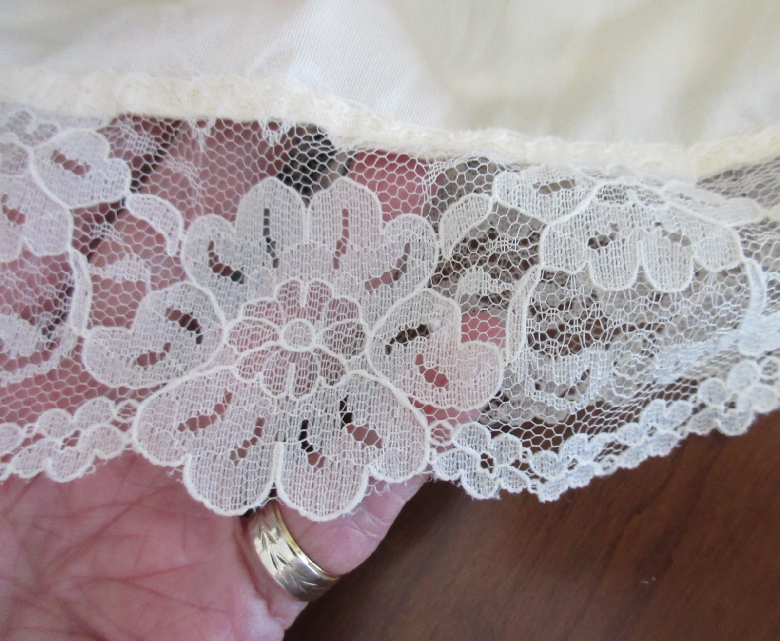 GAYMODE JC PENNEY 25" 100% antron III IVORY nylon 2.5" LACE  half slip L USA