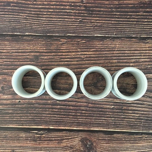 Juego de 4 soportes para anillos de servilleta de porcelana blanca floral - Imagen 2 de 10