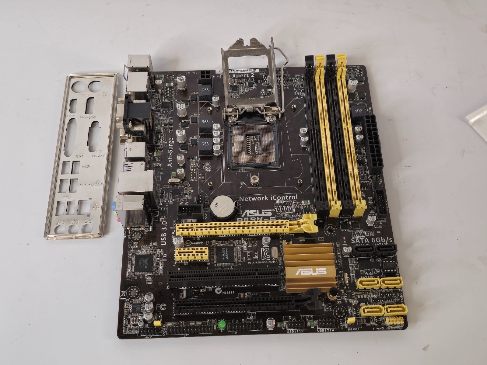 ASUS B85M-E Intel B85 LGA1150 DDR3 microATX Motherboard for 4th Gen CPUs-image
