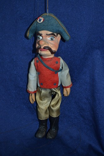 alte tschechische Marionette Soldat Kasperlefigur Marionettentheater Theater