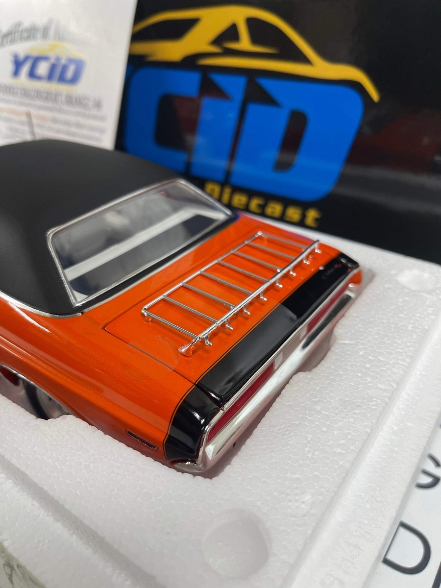 ACME YCID 1970 Dodge Challenger R/T Orange w/ Black Stripe 1:18