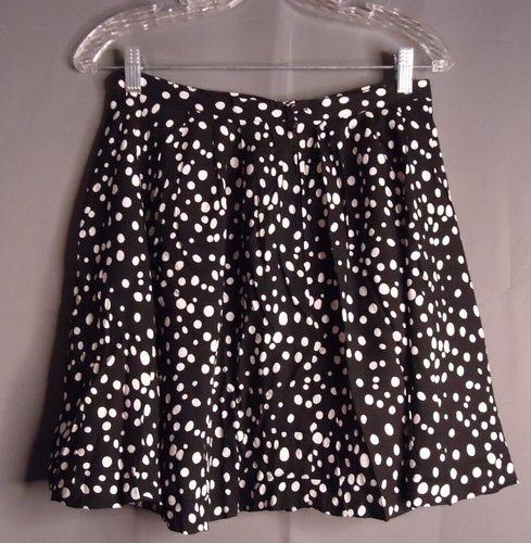 Falda Forever 21 Essentials negra/blanca plisada a lunares línea A para mujer talla S/P - Imagen 9 de 9