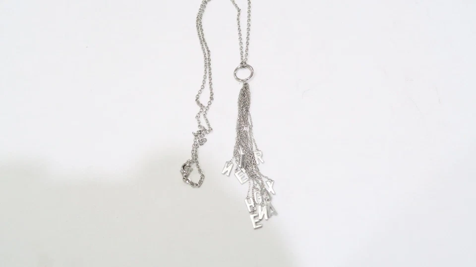 Colar logotipo borla Armani Exchange tom prata nunca usado design antigo - Imagem 4 de 4